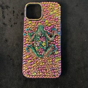 I phone 15 case rhinestone hand made frog theme. Super cute frog that is 3d.